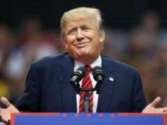 Дональд Трамп порадовал поклонников танцем под легендарную песню