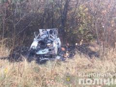 Под Харьковом два автовора угнали и сожгли машину
