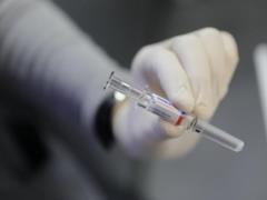 More and more French people want to get a flu shot, but so far not everyone is allowed