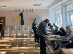 Более половины избирателей, пришедших голосовать на местных выборах, старше 50 лет