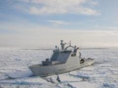 A Norwegian warship invades the Russian zone