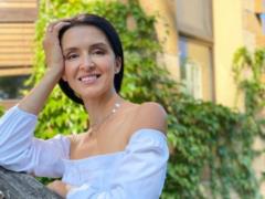 38-летняя Валентина Хамайко в топе показала живот после четырех родов