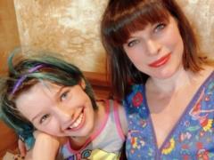 Милла Йовович показала, как отметила 13-летие дочери