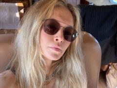 Vera Brezhneva in a swimsuit showed a figure without Photoshop