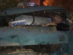 Фотофакт: В Харькове молоковоз устроил масштабную аварию