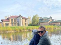 Юрий Горбунов очаровал фото, как трехлетний сын готовит подарок для бабушки