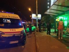 В Одессе автомобиль въехал в остановку - четыре человека пострадали