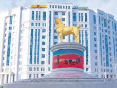 Президент Туркменистана открыл в Ашхабаде золотой памятник алабаю