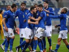 Italy easily beat Poland and again topped the table in group A1
