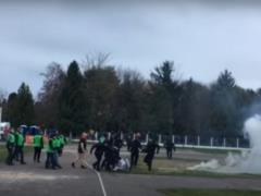 Во время матча Первой лиги Украины произошла жесткая стычка фанатов и полиции