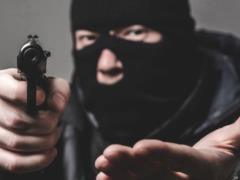 В Харькове вооруженный мужчина ограбил магазин