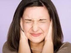 Почему шумит в ушах: отиты, травмы, гипертония, подъем на высоту
