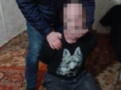 В Харькове 44-летний мужчина затащил к себе в квартиру 15-летнюю соседку и всю ночь ее насиловал