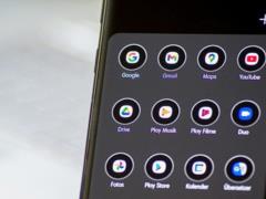 На все смартфоны россиян обязали устанавливать 16 отечественных приложений