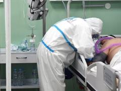 В РФ за сутки впервые умерли более 500 человек с коронавирусом