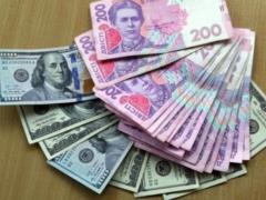 Гривна просела по отношению к доллару и евро