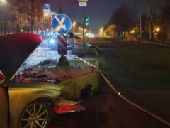 В Харькове девушки на Audi врезались в островок безопасности: одна погибла, двое госпитализированы