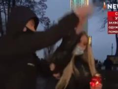 Во время церемонии памяти жертв Голодомора в Киеве напали на журналистку