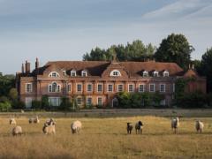 In Great Britain, the Duchess s inheritance will be turned into an arts center
