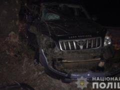 Под Харьковом джип влетел в дерево, 4 человека пострадали