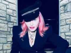 62-летняя Мадонна показала, как впервые делала тату