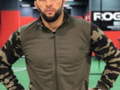 Устроившего пьяную драку российского бойца исключили из UFC