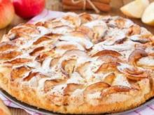Традиционная шарлотка с яблоками