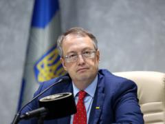 Геращенко: нужно повышать зарплату работникам полиции