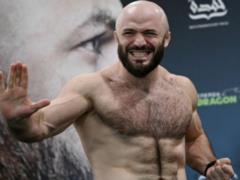 Российский боец MMA в Москве избил водителя