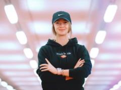 С бутылкой на голове: Свитолина развлекла фанатов необычным танцем живота