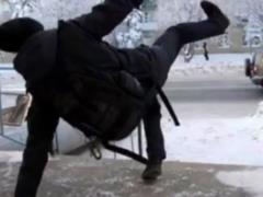 Во дворах Харькова высыпали около 40 тонн соли