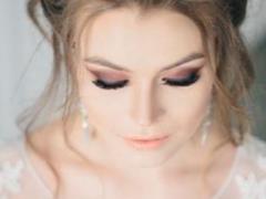Makeup for light-blond girls with gray-blue eyes