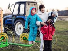 Валентина Хамайко показала, как гуляла с детьми на собственной ферме