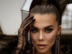 Anna Sedokova in extra-short shorts stunned with luxurious legs