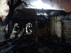 В Днепре горел жилой дом: есть погибшие