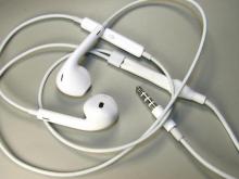 Headphones with a wire - features of choice