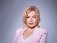 63-летняя Оксана Билозир засветила грудь в прозрачной блузке и розовом лифе