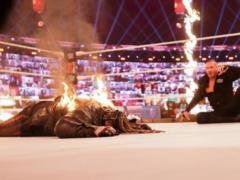 Fight with fire: the wrestler set fire to the opponent right in the ring, but he continued the fight