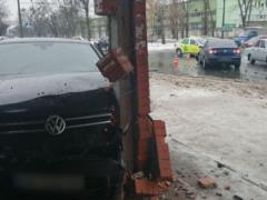 Полиция уточнила подробности ДТП с влетевшим в остановку общественного транспорта автомобилем