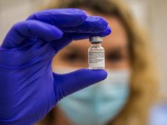 За первую неделю вакцинации были привиты 280 тысяч израильтян