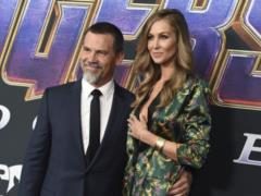 52-летний звезда  Мстителей  в четвертый раз стал отцом и назвал дочь  Часовней 