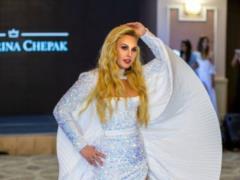 Камалия в роскошном платье с высоким разрезом похвасталась стройными ножками