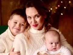 Анна Саливанчук умилила нежными снимками с мужем и сыновьями