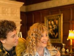 Maxim Galkin showed incendiary dances to Pugacheva, who bared her legs