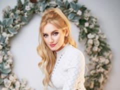 Irina Fedishin sensually congratulated her husband on his birthday:  