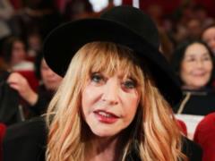 71-летняя Алла Пугачева со взъерошенной челкой и без макияжа показала лицо вблизи