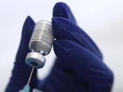 Вакцина Pfizer показала эффективность против  британского  штамма коронавируса