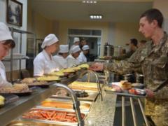 The Ministry of Defense denies that it feeds the military with mashed potatoes from the Russian Federation
