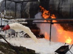 В Николаевской области почти 70 пожарных тушили горящую нефтебазу