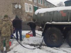 Военнослужащие ООС подвезли запас питьевой воды для жителей Торецка